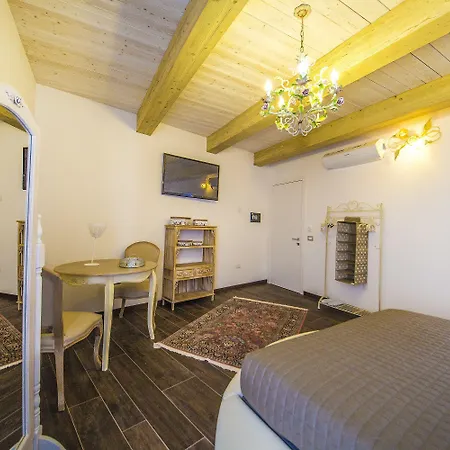 Гостевой дом Le Stanze Di Leonardo 4*